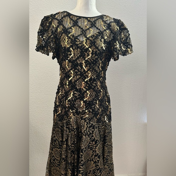 VINTAGE HW COLLECTIONS Chic Black and Gold Lace Midi Dress - Picture 4 of 11